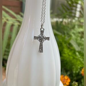 NWOT Silver Plated Cross Pendant Necklace